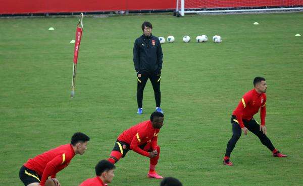 经历了2011年国足球迷的痛,你才会懂得信仰被摧毁的的感觉