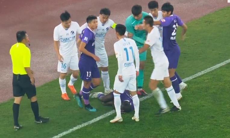 红牌大战中超,中超3张红牌