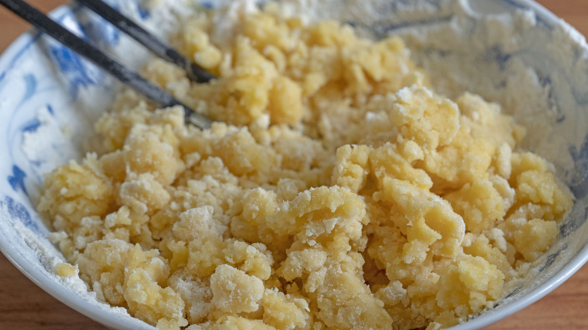 不揉面不擀面的懒人肉饼,教你做懒人白菜馅饼不揉面不擀面