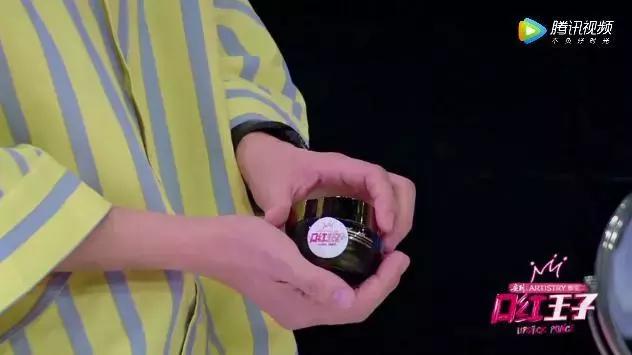 别傻了，你以为她们是真的惨么？