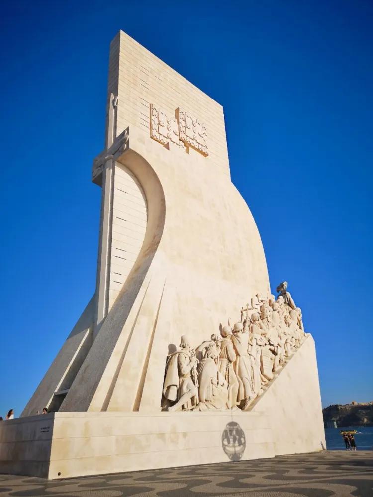 五盾军团葡萄牙霸气出场,足球五盾军团