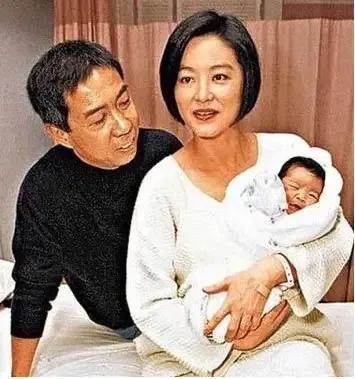 一代侠女插足秦汉婚姻，嫁豪门却独守空房，继女还深陷“*照门艳**”