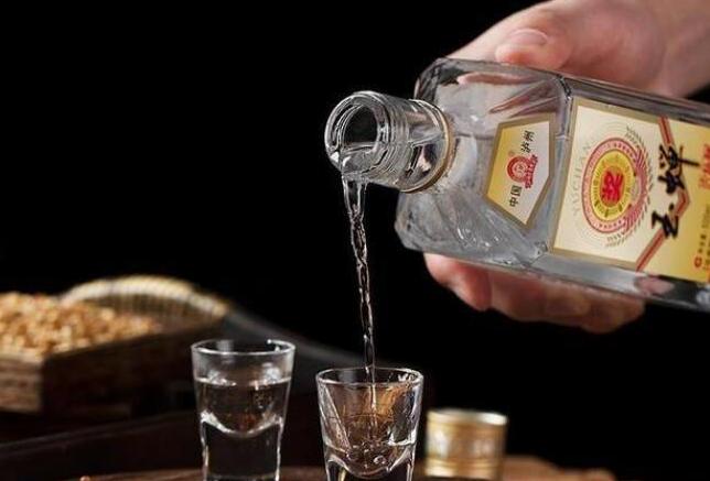 小卖部卖的哪种白酒好喝,几款便宜冷门纯粮白酒