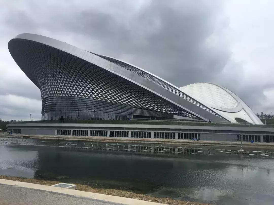 凤凰山体育中心建成后排名,凤凰山体育中心多久修好的