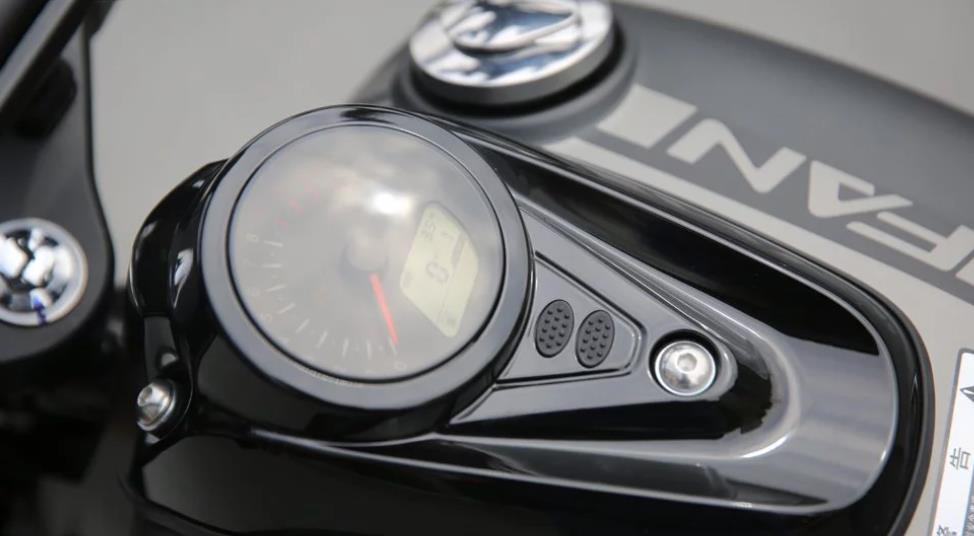 力帆入门级太子车K19，造型帅气，150排量功率10kw，新手也能驾驭