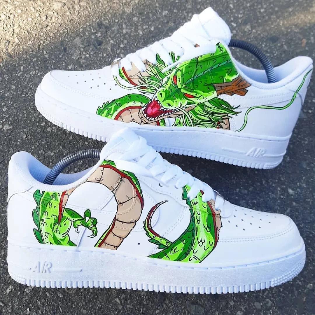 「整鞋外科」有人选择在鞋店“0元购”，有人通过球鞋定制来发声