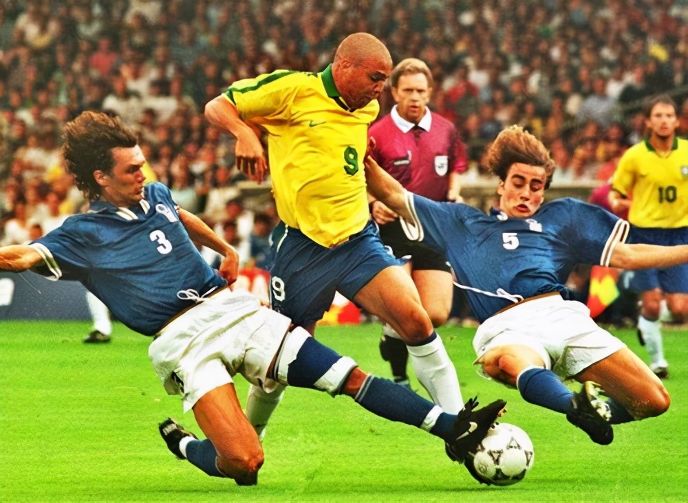 国足后场马赛回旋,国足球员为什么不用踩单车