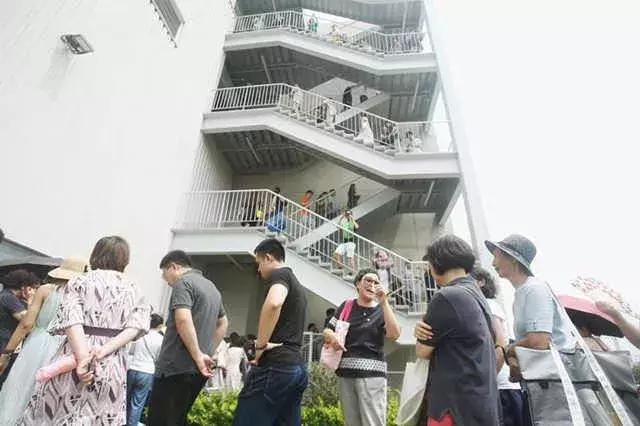 costco深圳凌晨排队,costco开业首日被挤爆