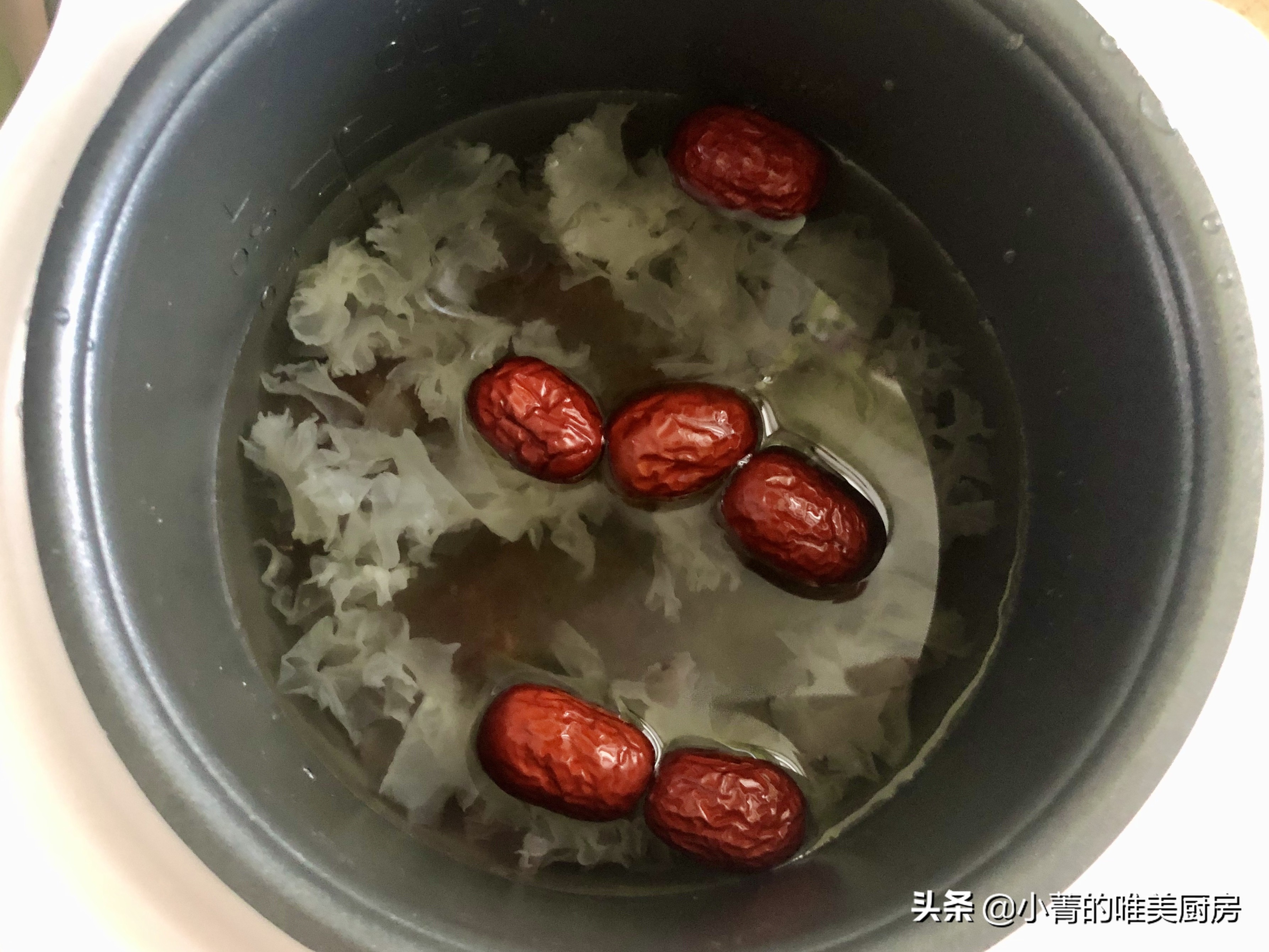 桃胶皂角米雪燕羹满满的胶原蛋白,桃胶皂角米雪燕羹图片