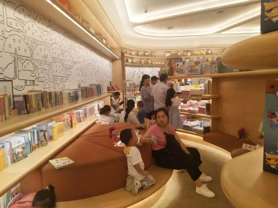 言几又书店西安迈科店,言几又迈科中心旗舰店