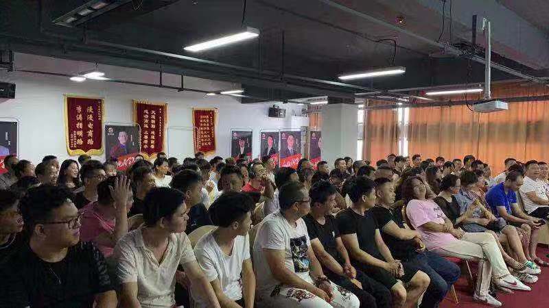 人家玩短视频月入过万,短视频是怎么年入百万