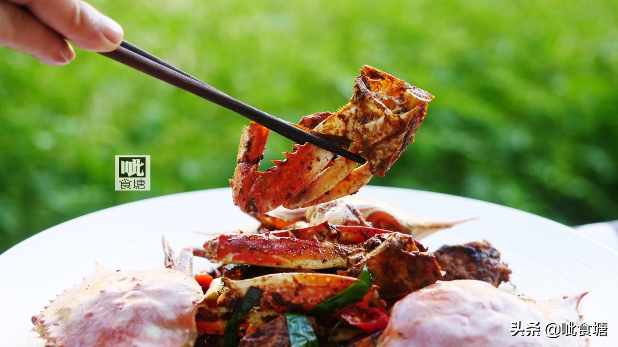 螃蟹跟什么炒好吃呢,螃蟹和什么搭配炒好吃窍门
