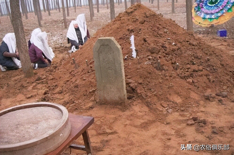 下葬三天圆坟有何讲究,北方下葬圆坟习俗
