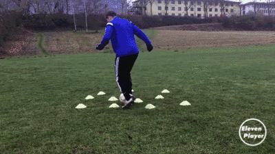 足球运动员为什么每次都穿新球鞋,对一款球鞋最痴迷的足球运动员