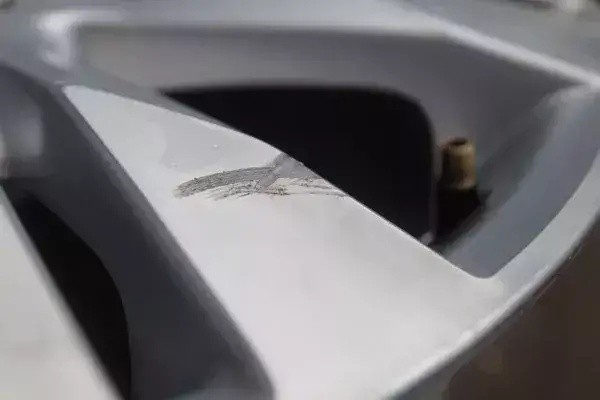 奔驰CLA轮毂出现破损是什么原因，三种问题解决方案告诉您