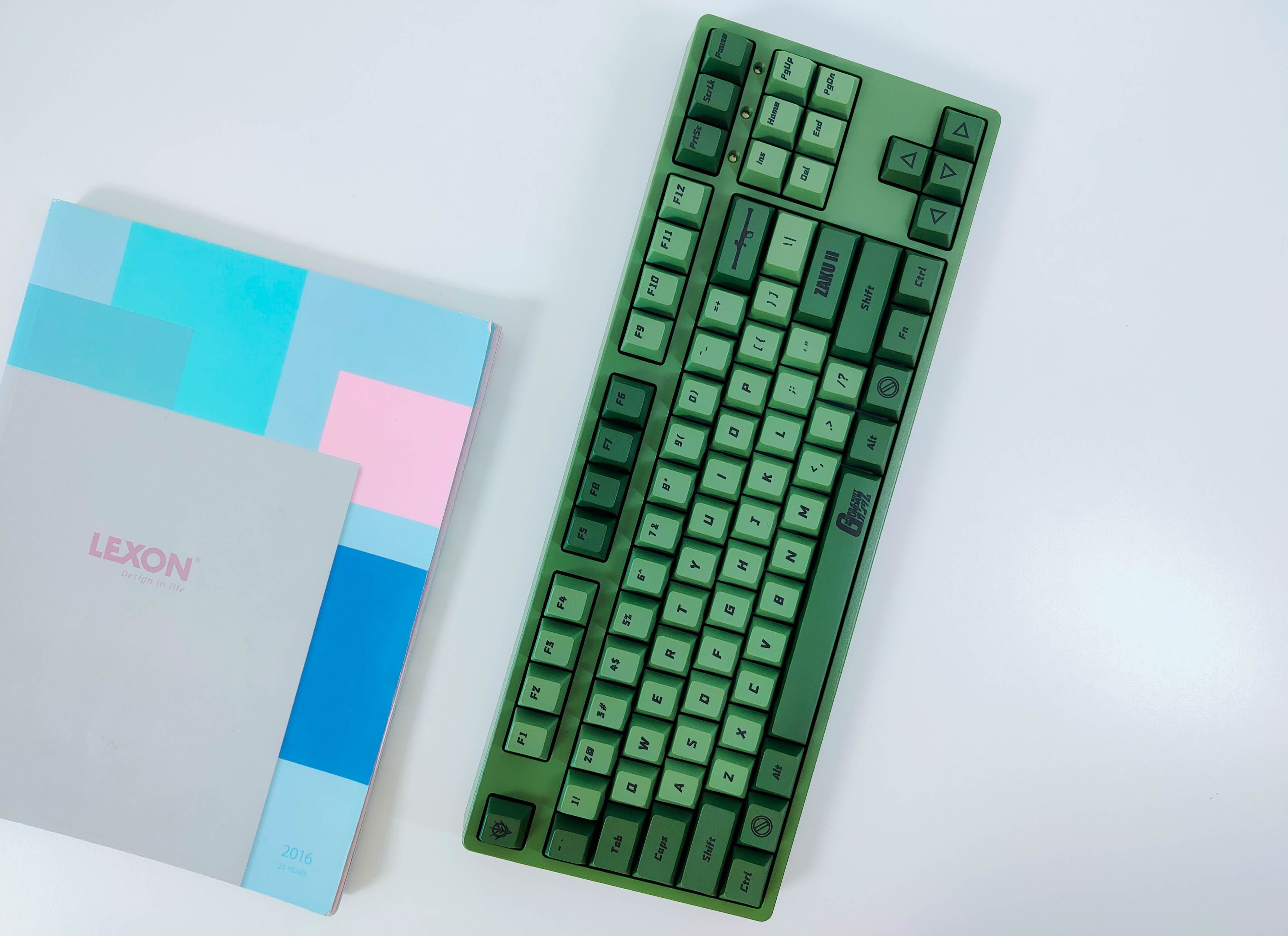 与高达、蝙蝠侠组队，ikbc机械键盘+安德斯特电竞椅套装评测