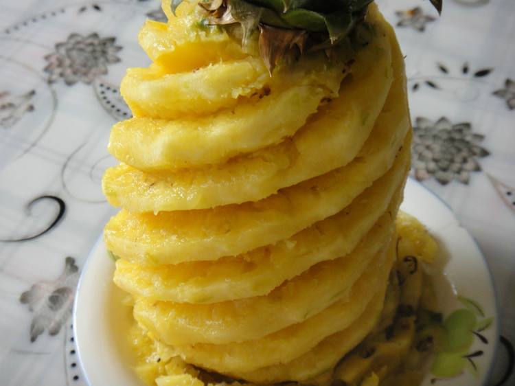 吃菠萝怕过敏扎嘴？营养师：不妨把菠萝煮熟了再吃，口味更丰富