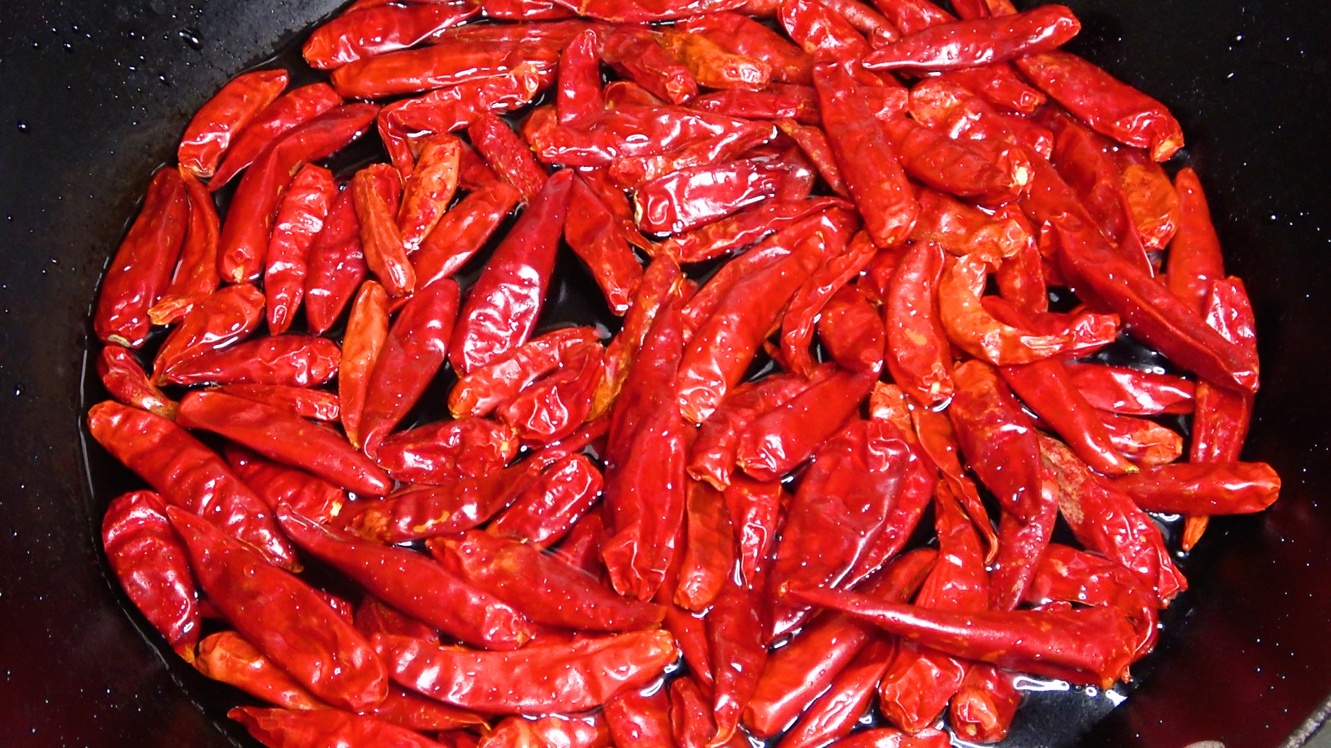 下饭神器香菇牛肉酱不是辣的,罐装下饭牛肉酱香菇味