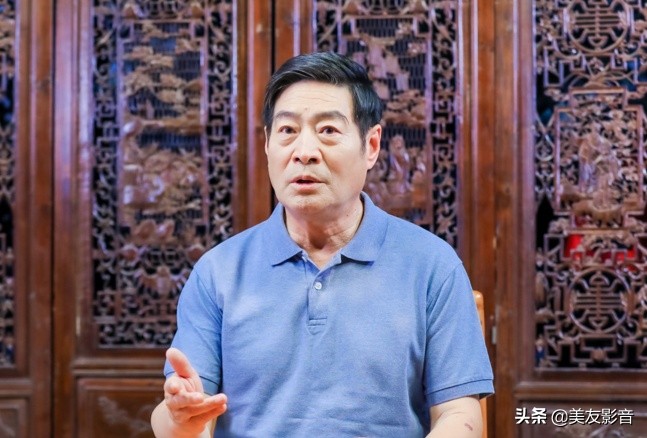 望天门山古诗每句解释朗诵,翟万臣诵读李白的望天门山