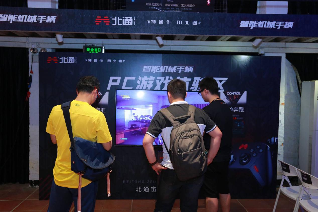 北通宙斯精英手柄缺点,北通宙斯白金版游戏手柄开箱