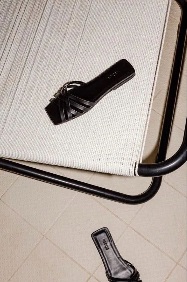 今年最火的4款凉鞋清爽又时髦,一双土到极致的凉鞋就是潮