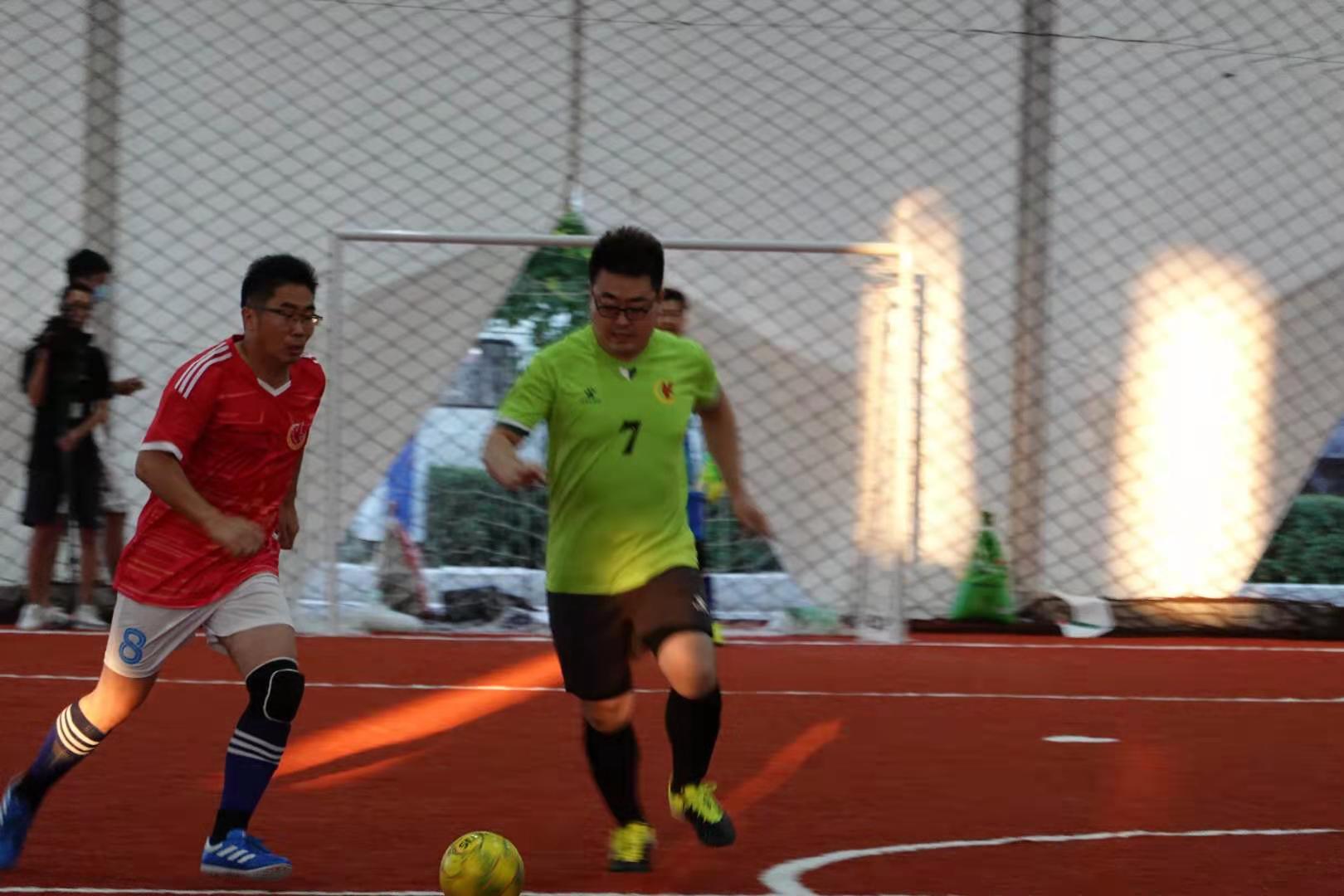 “聚力经开”五人制足球赛在长春举行，这是一场足球和美食聚会