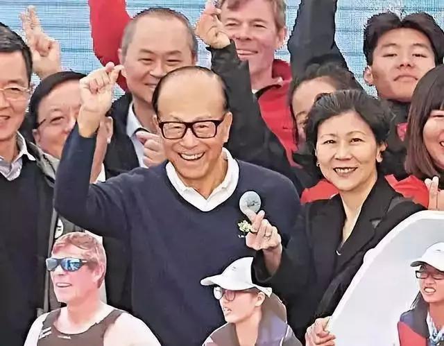 香港豪门最惨原配！生前帮贫穷小子成首富，死后还要被他利用？