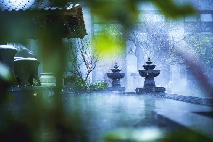 冷冷冬日泡着暖暖的温泉,阴冷潮湿的天气里泡个温泉