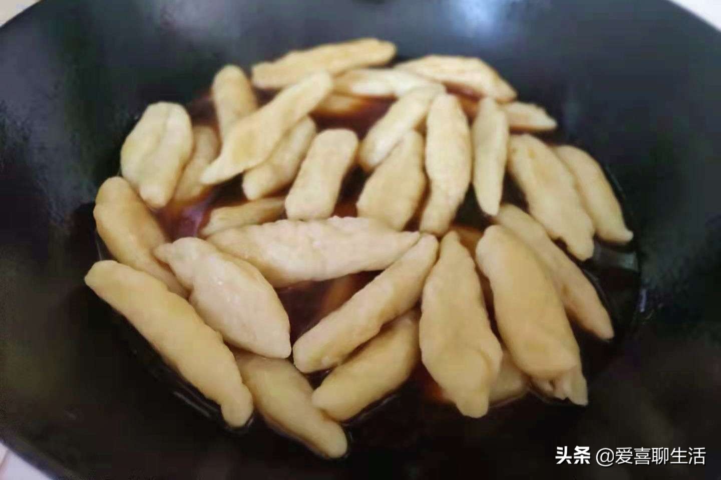 入春后多吃它，一蒸一拌再一煮，鲜香劲道有营养，大人小孩都爱吃
