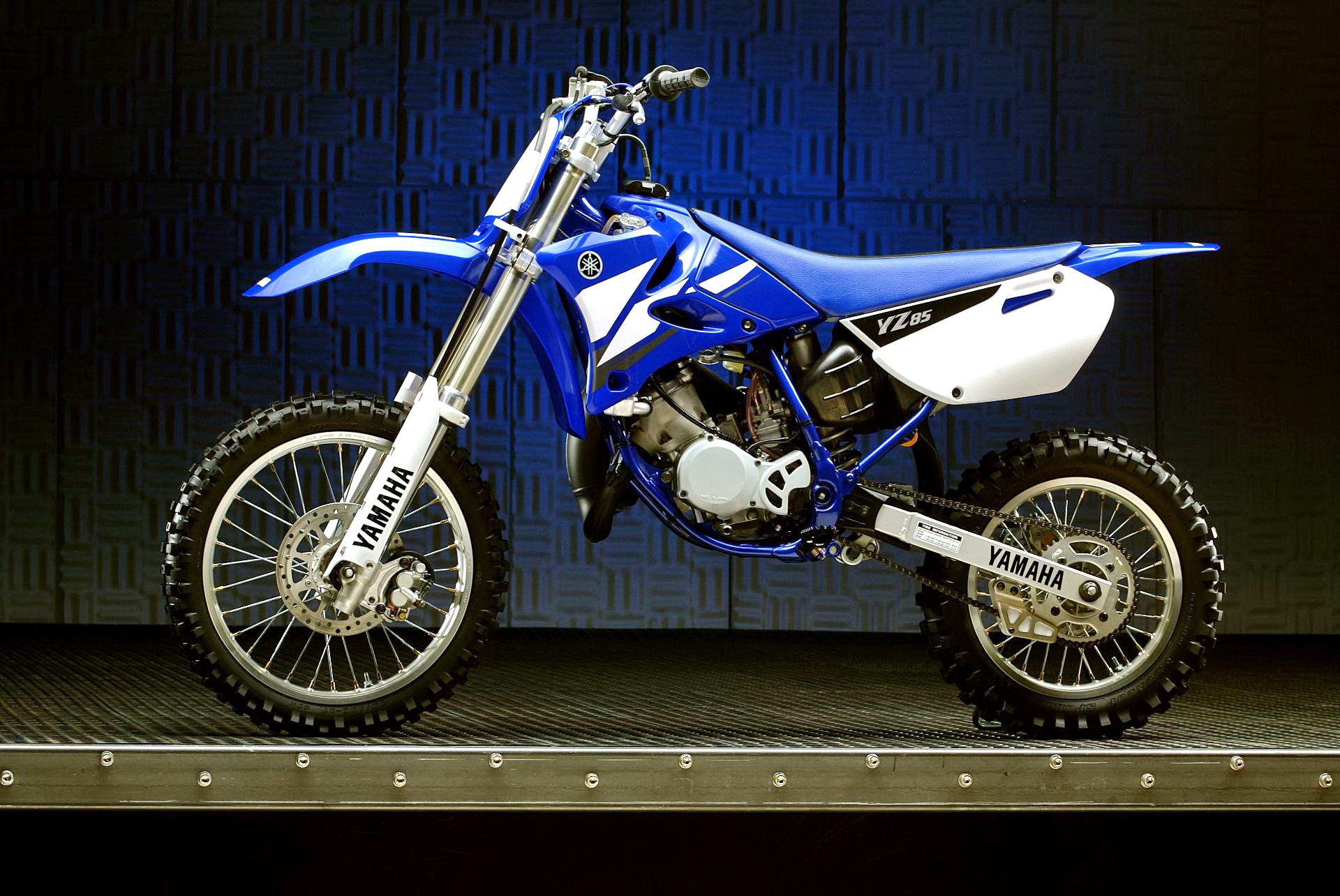 完全颠覆了我对漂移的认识,颠覆了我对比亚迪汽车的认知