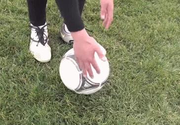 凌空抽射怎么练,弧线射门训练方法和技巧