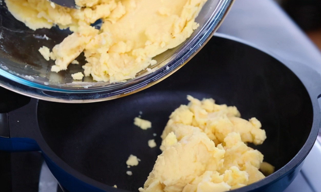 绿豆糕怎么做才会松软好吃,为什么自制绿豆糕发粘