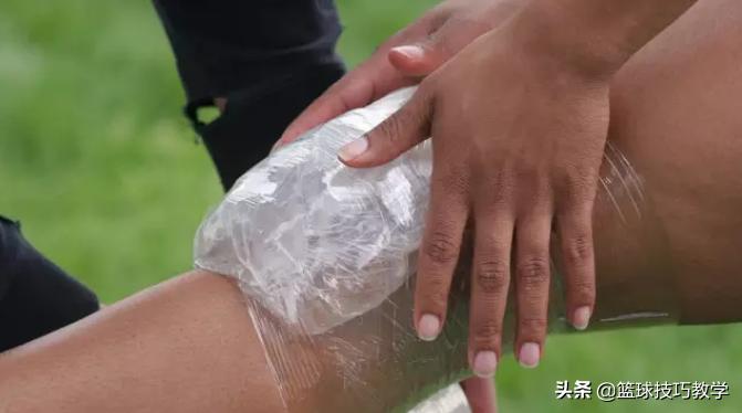 打球崴脚急救措施,打球崴脚了肿了怎么办