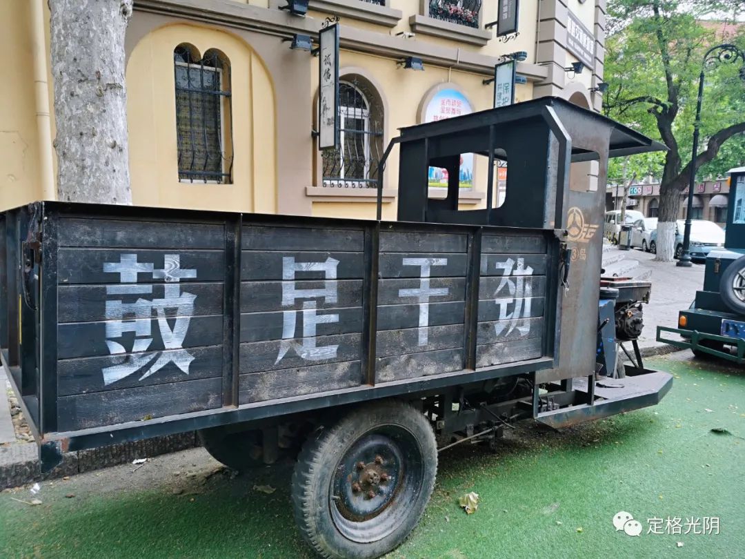 这里欧式建筑遍布，曾是青岛的“华尔街”，青岛这条老街值得一看