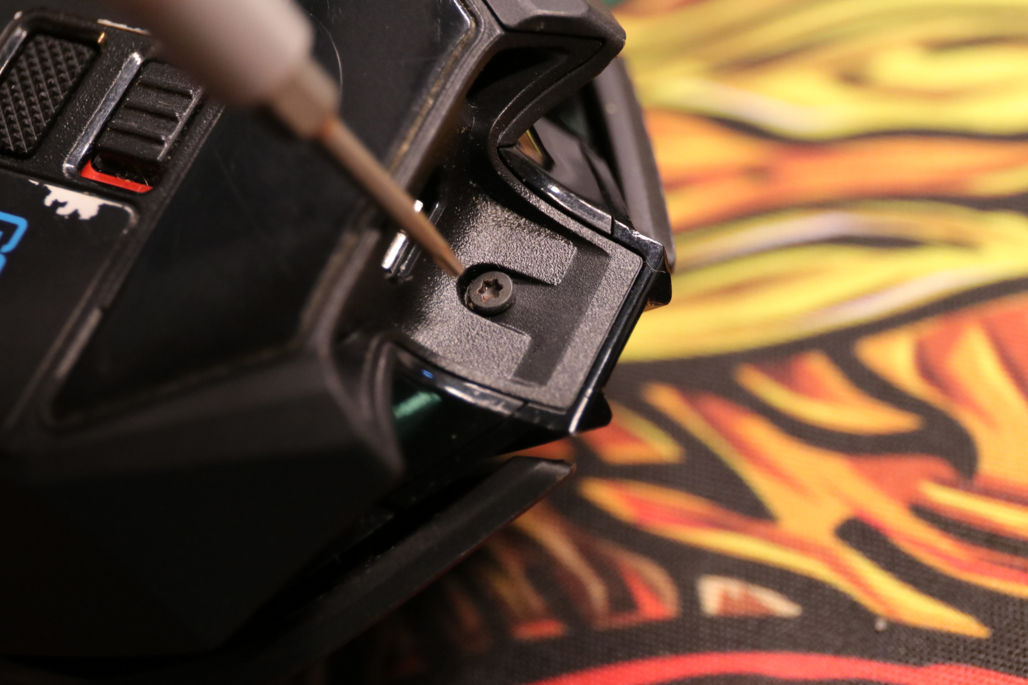 罗技无线游戏鼠标g304和g903,罗技g903鼠标拆卸教程