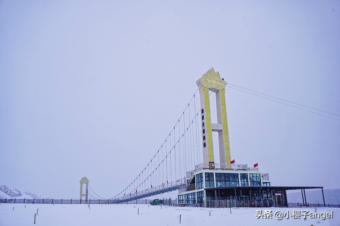 冬天独山子大峡谷视频,独山子冬日阳光