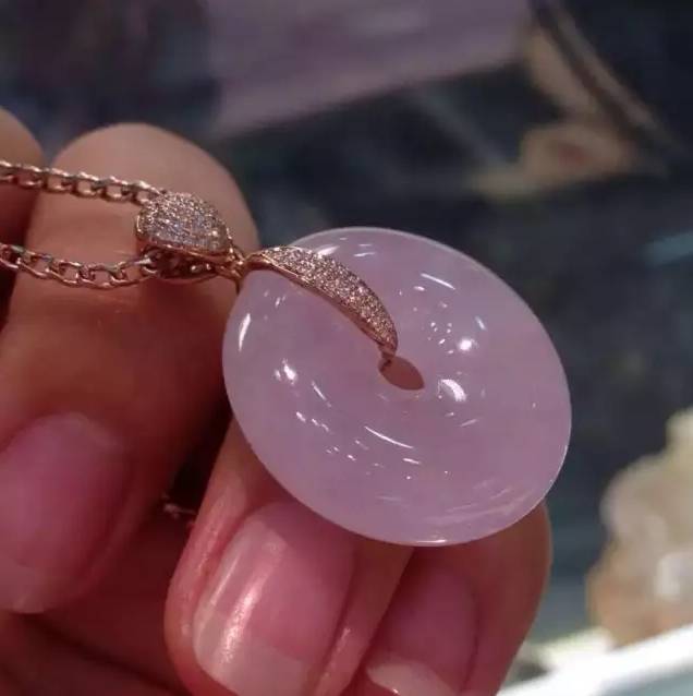 蓝底紫罗兰翡翠,粉紫罗兰和蓝紫色翡翠哪个更值钱