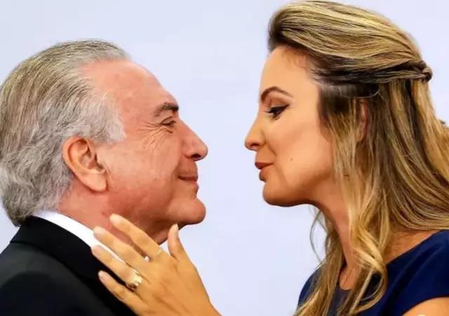 她被称巴西最美第一夫人，选美亚军出身，大胆穿围裹裙秀凹凸身材