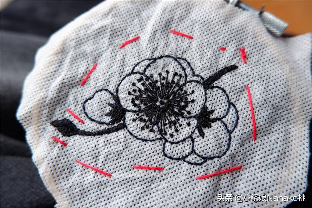 衣服消毒液染色了怎么补救,衣服被84消毒液弄掉色怎么缝