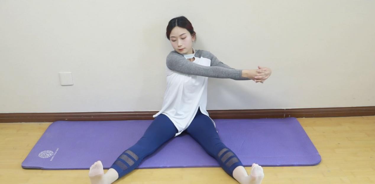 瑜伽瘦大臂和肩膀体式,手臂拜拜肉瑜伽教学