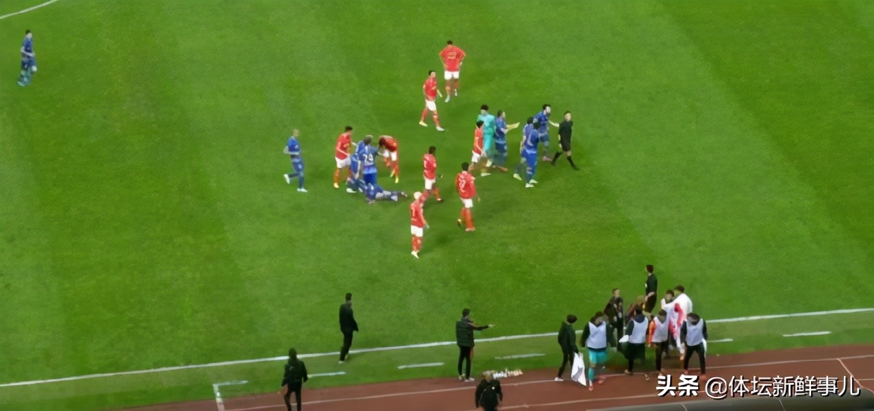 中超大规模冲突视频,保利尼奥和郑智