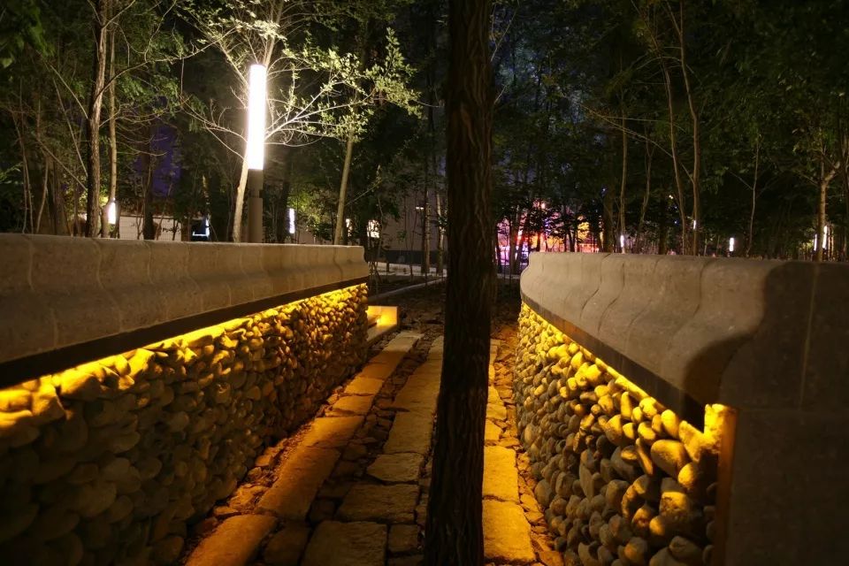 荒漠的城市,城市的喧嚣沙漠的宁静