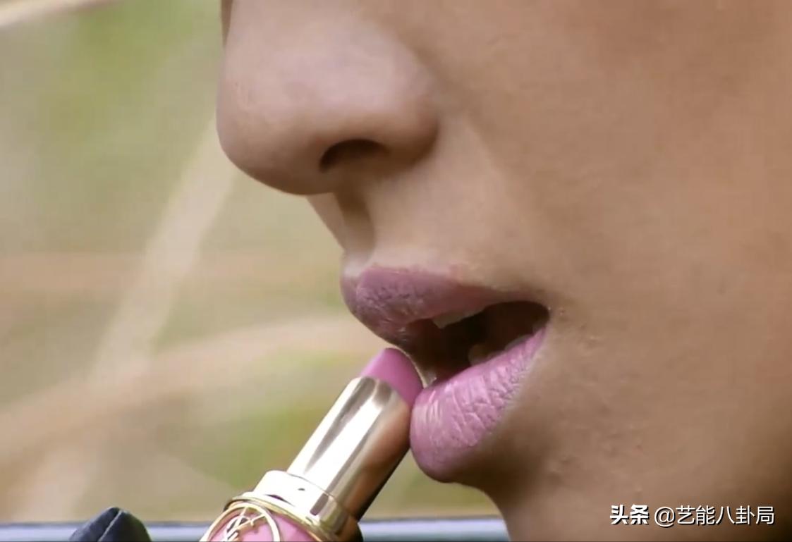 你见过杀鬼子前要涂YSL圆管的*击狙**手吗？