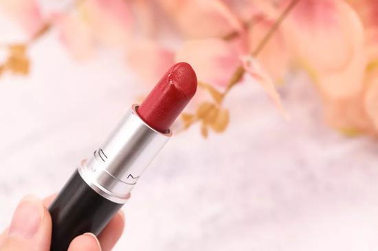 一支口红用三个月就用完了,一支口红用好久