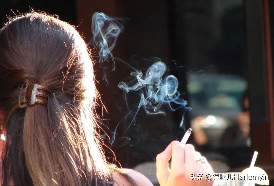 怎样防止胸部下垂和外扩,防止胸部下垂最快最简单的方法