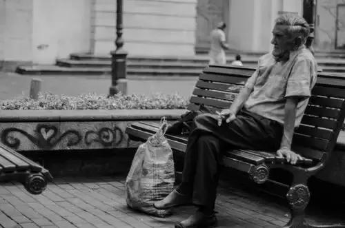 十个老人九个病,老人腿痛可能是8种疾病的征兆