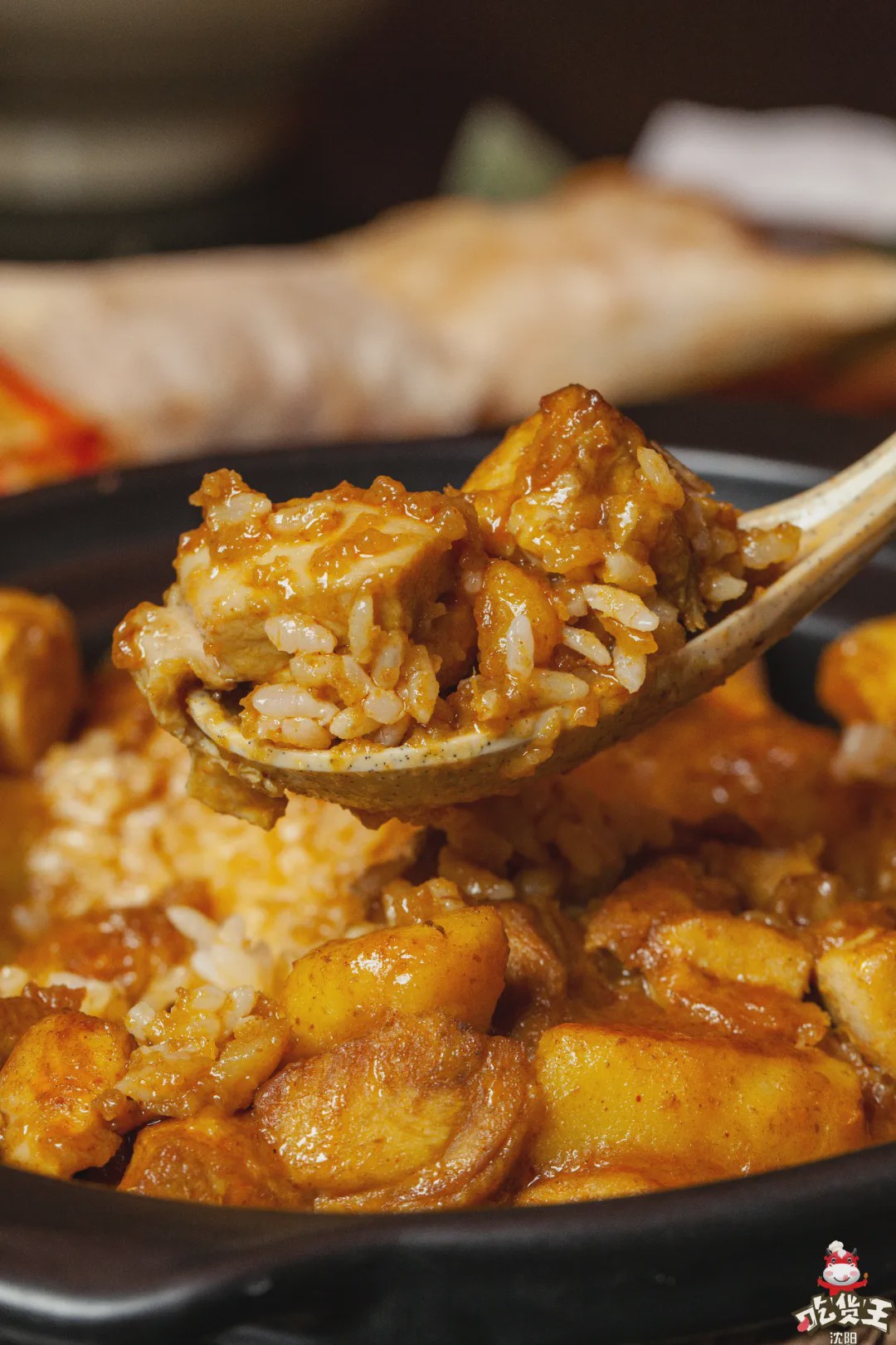 这家藏在居民楼里の「复古酒吧」，居然靠着“人气美食”上位？