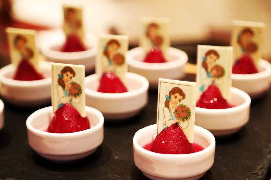 上海迪士尼酒店两天一夜攻略,上海迪士尼旅游攻略小礼品