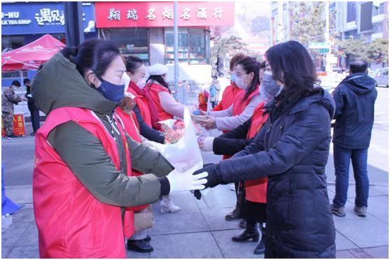 绽放巾帼风采谱写时代芳华,凝聚巾帼力量绽放最美芳华