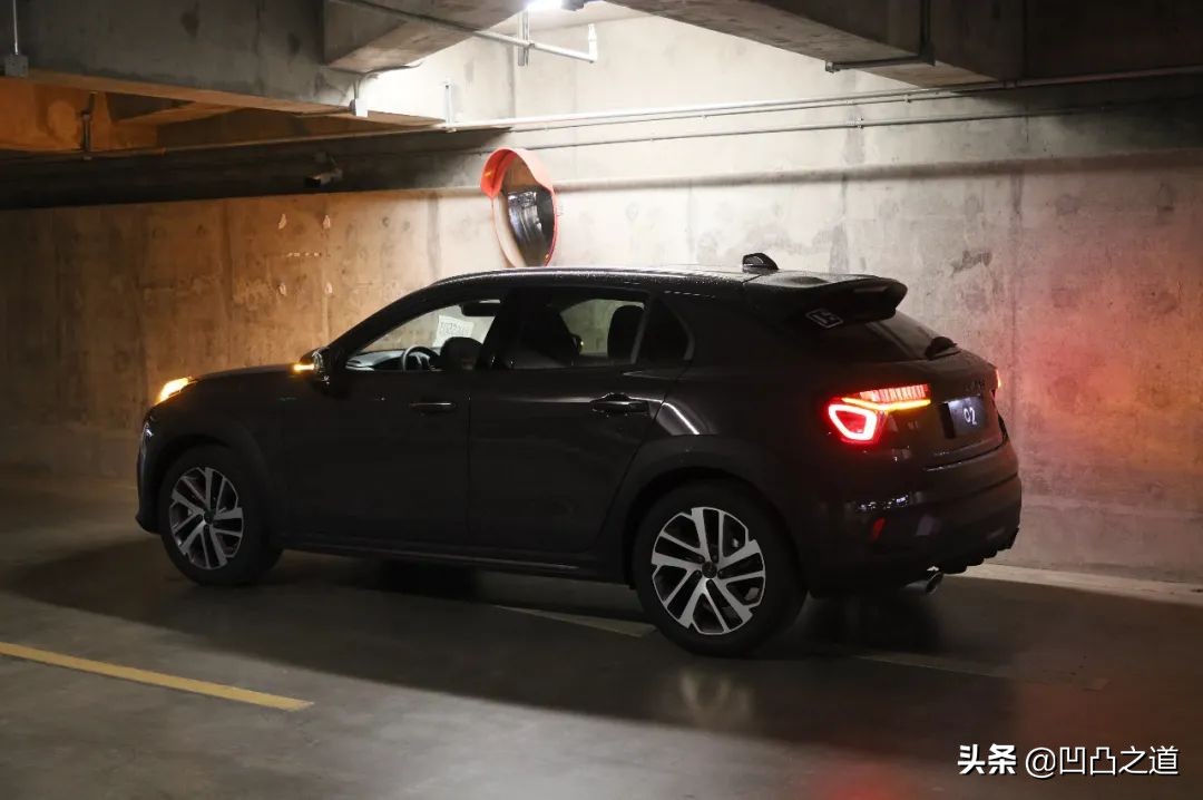 你去长沙文和友打卡，尼依格罗看云，我却在地库欣赏对立美学